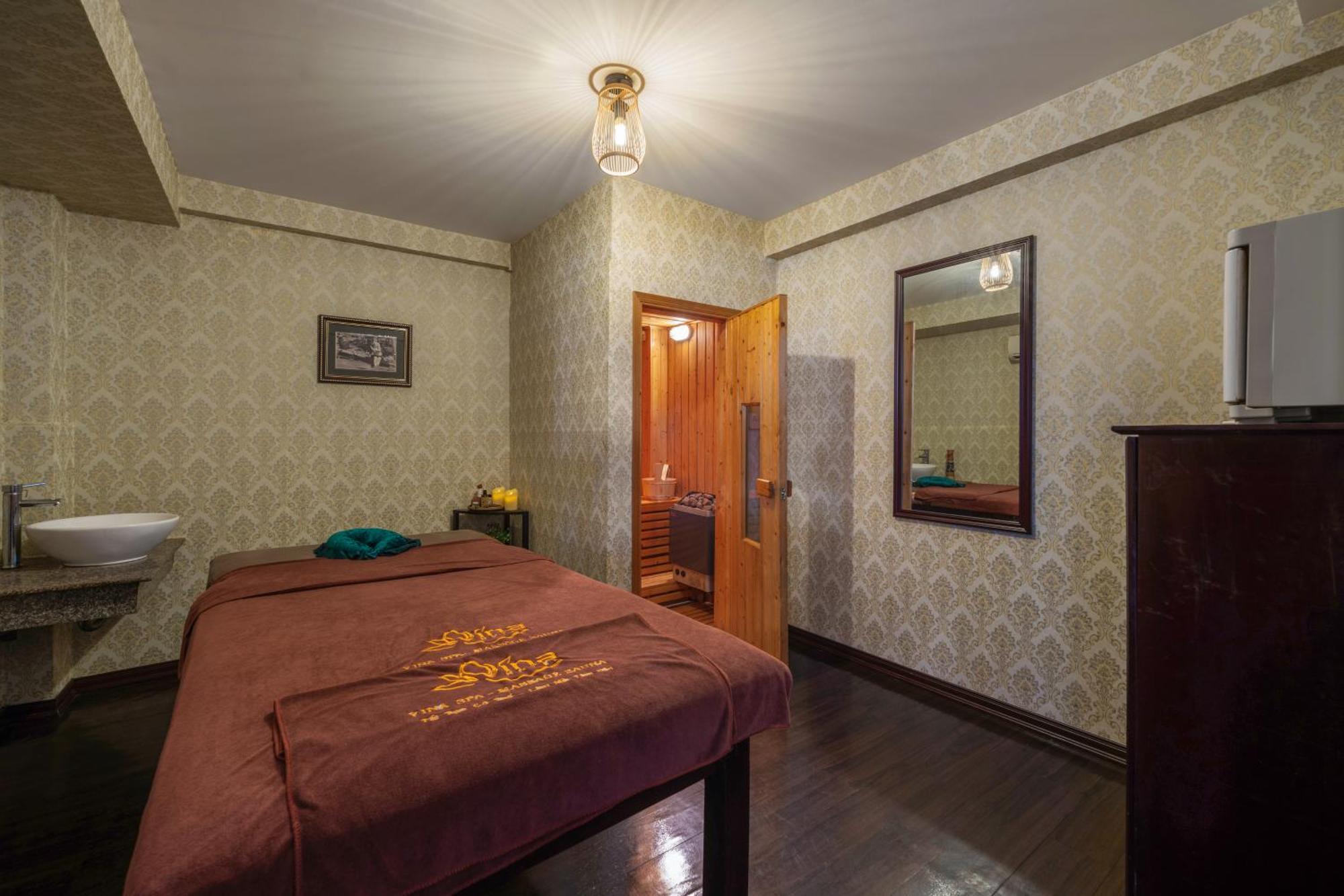 Vina Spa Hotel Hué Extérieur photo